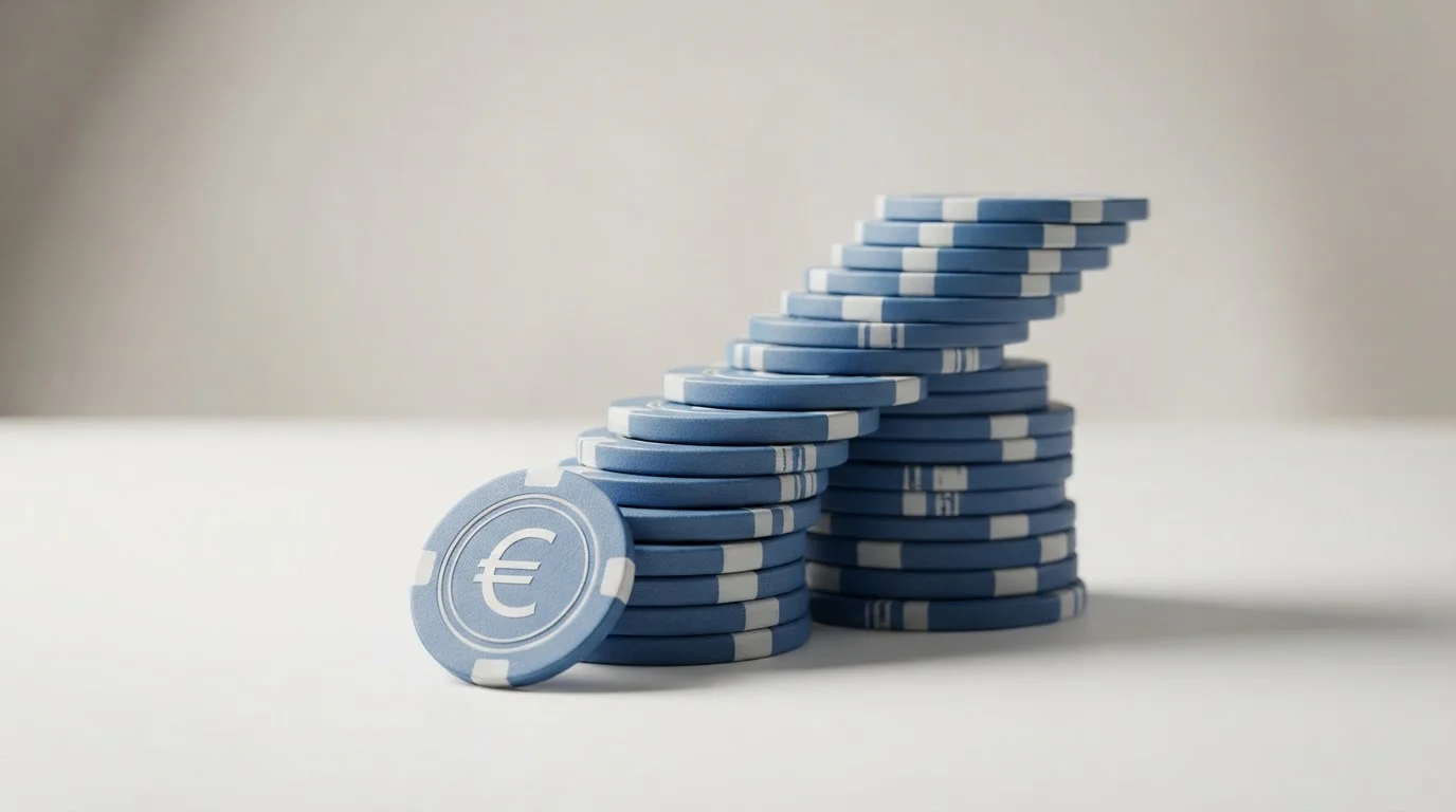 Fichas de casino con símbolo de euro mostrando diferentes denominaciones mínimas